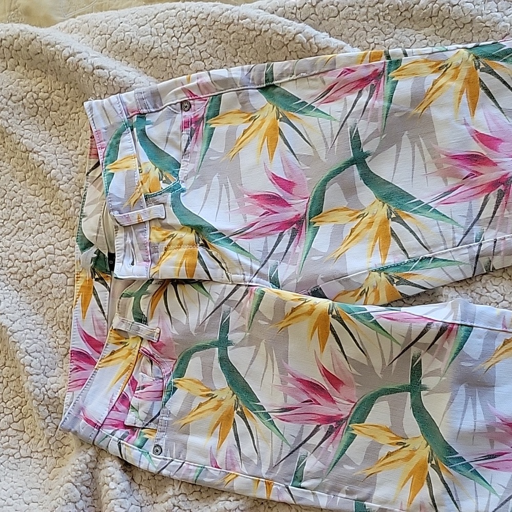 Tommy Bahama Crop Jeans